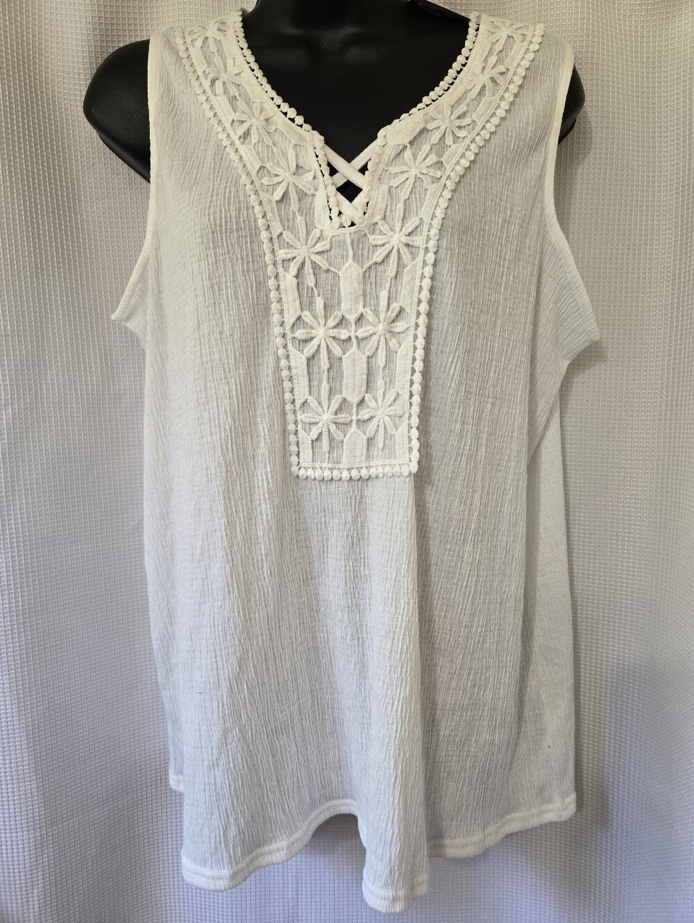 Women's White Embroidered Sleeveless Top